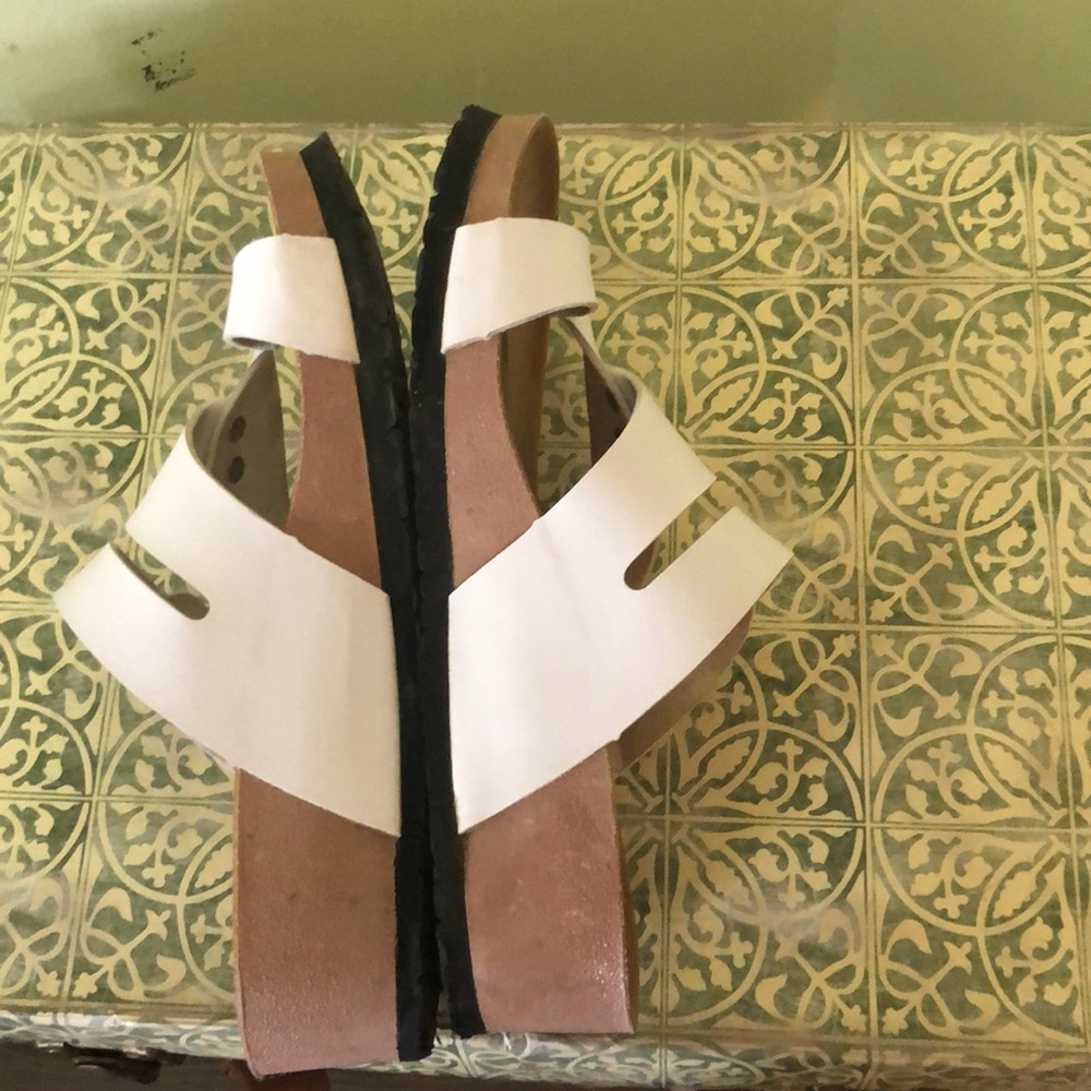 Agape Rialto Sandals - Picture 8 of 8